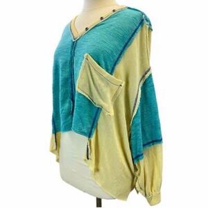 POL Relaxed fit Teal and Cream Knit V-neck Top